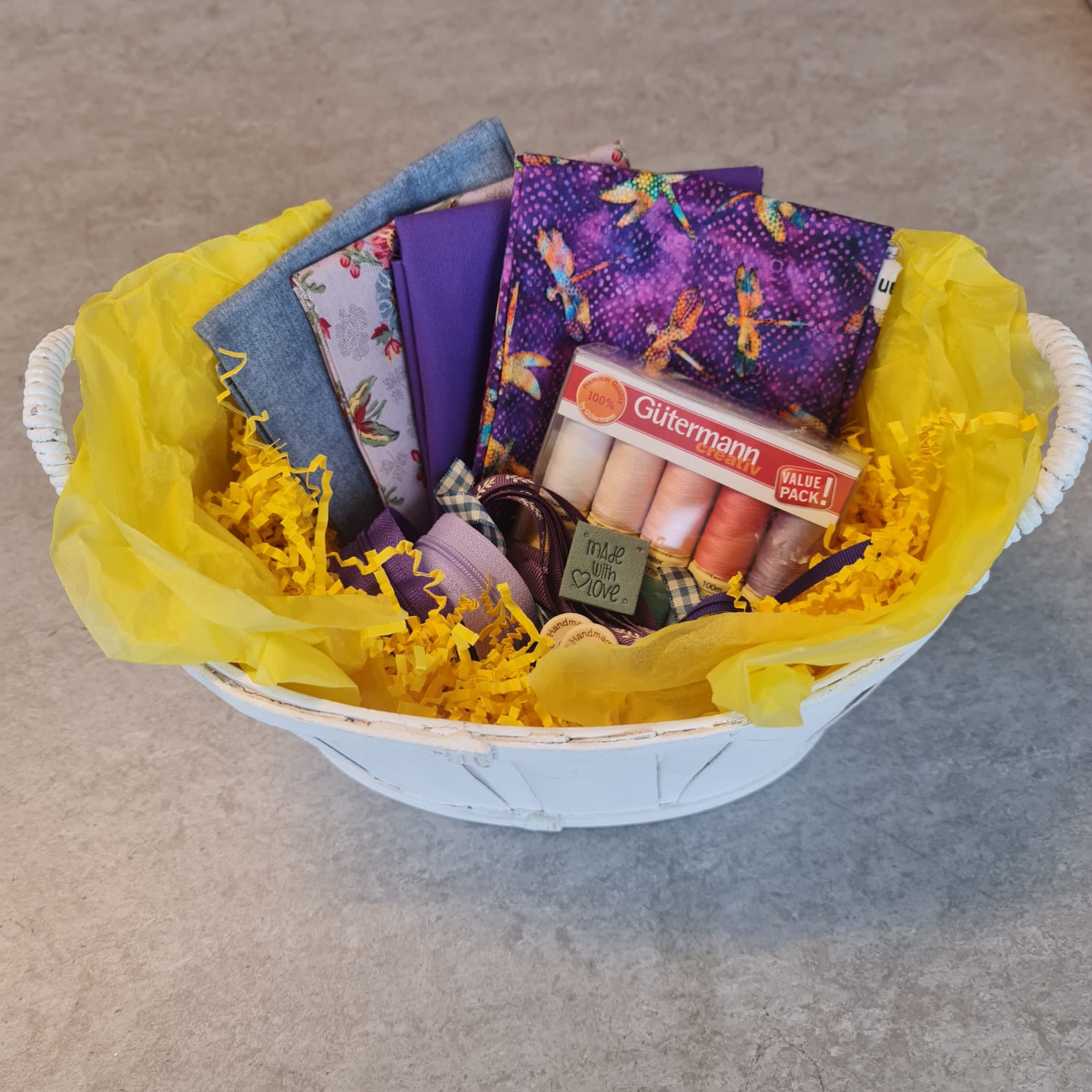 CUSTOM GIFT HAMPER - £40