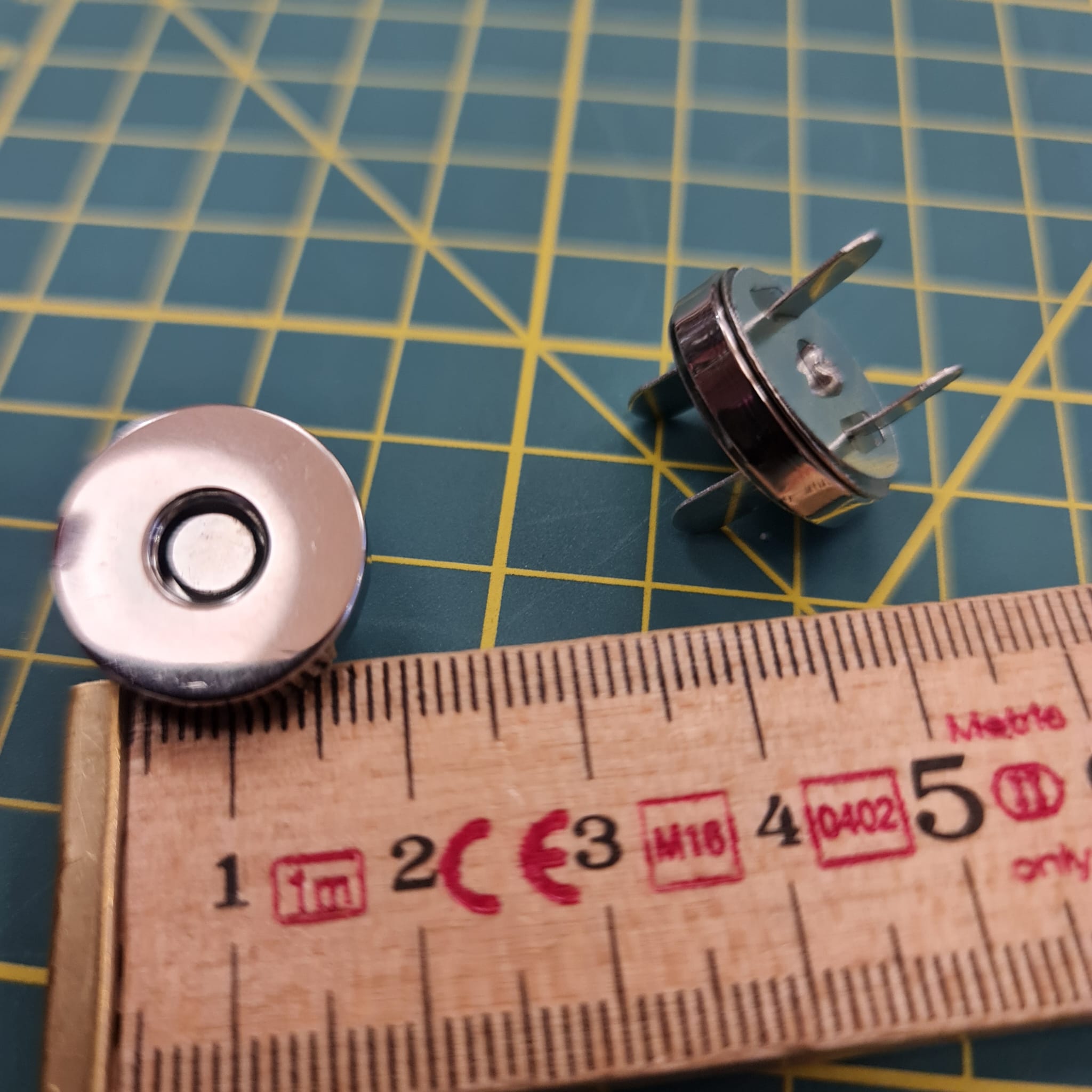 Magnetic Snap Buttons Claw Clasp Silver Nickel Chrome 18mm, per set