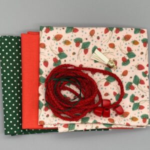 Lunch drawstring and handles bag kit - strawberries with red and olive spots *