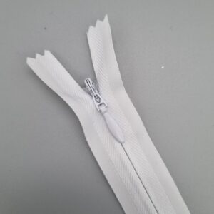 22" / 55cm Sturdy Invisible Concealed Closed End Zip - White
