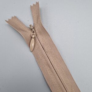 22" / 55cm Sturdy Invisible Concealed Closed End Zip - Fawn