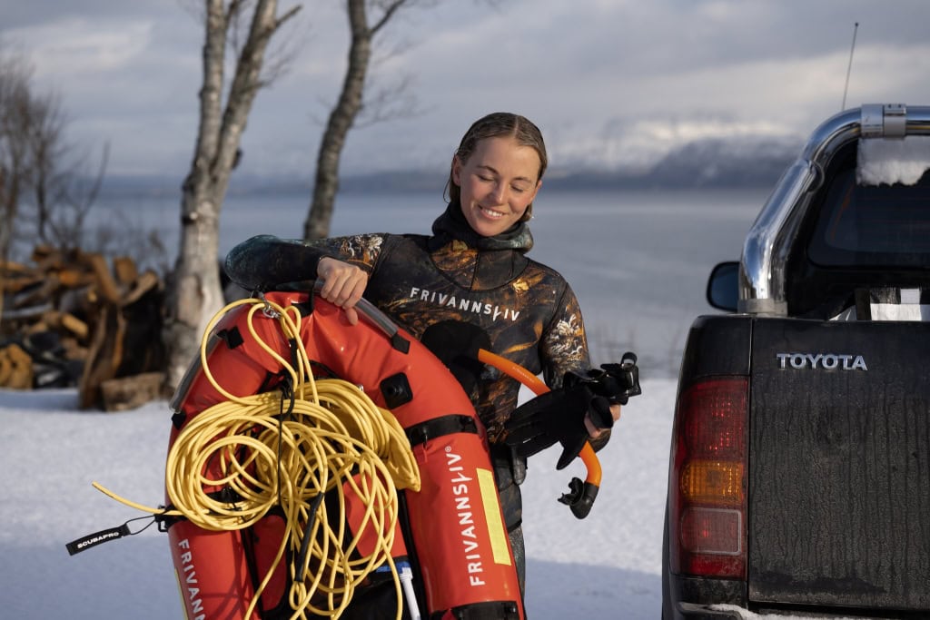 Jente fridykking jenter undervannsjakt bergen frivannsliv
