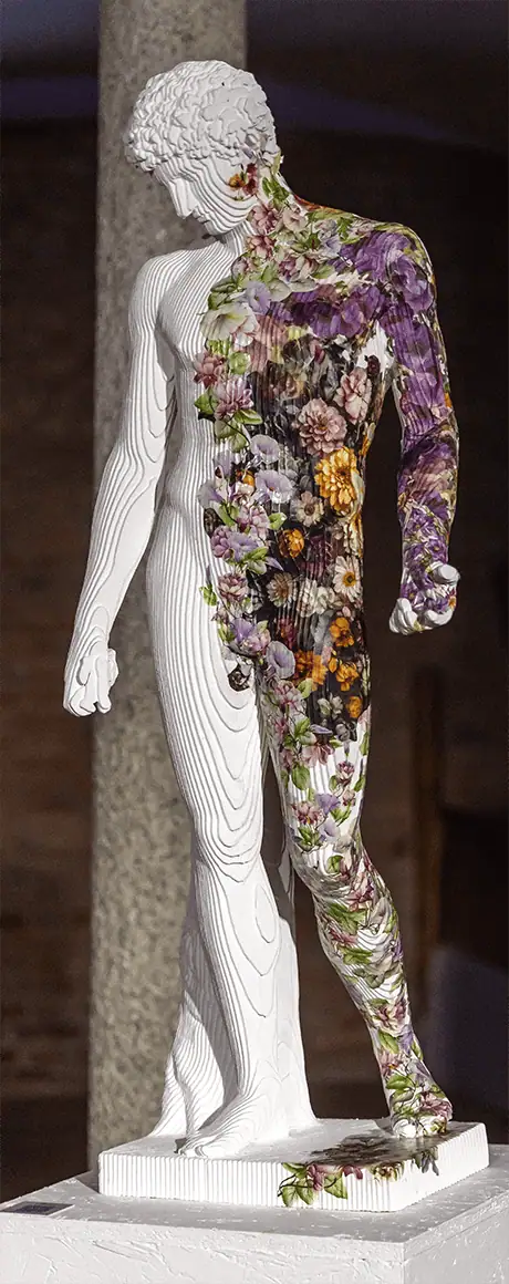 Arte astratta moderna con quadri colorati in cornice nera.