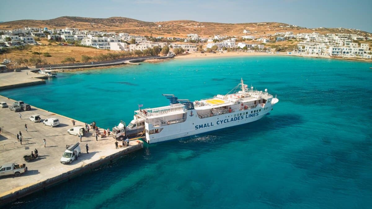 Aerial shot of Express Skopelitis docked at Koufonisia port