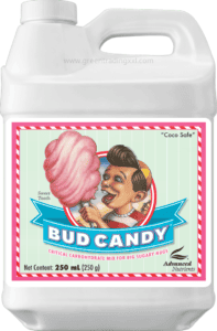 Advanced Nutrients Bud Candy, weiße Plastikflaschen, 250 ml, mit lachenden Knospen und rotem Stachel auf dem Etikett.