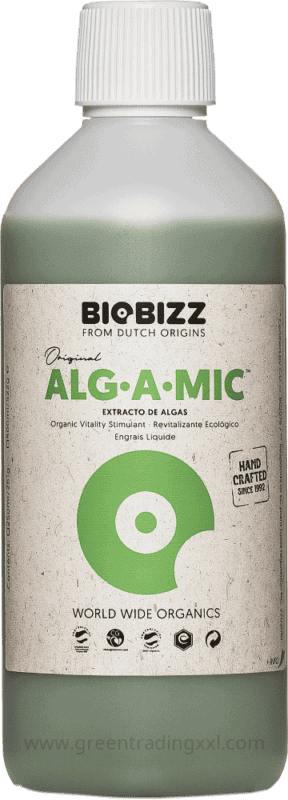 Een 500 ml fles Biobizz Alg-A-Mic organische vloeibare meststof met een groen etiket in meerdere talen en een cirkelvormig groen logo, dat het gebruik voor biologische vitaliteit en algenextract benadrukt.