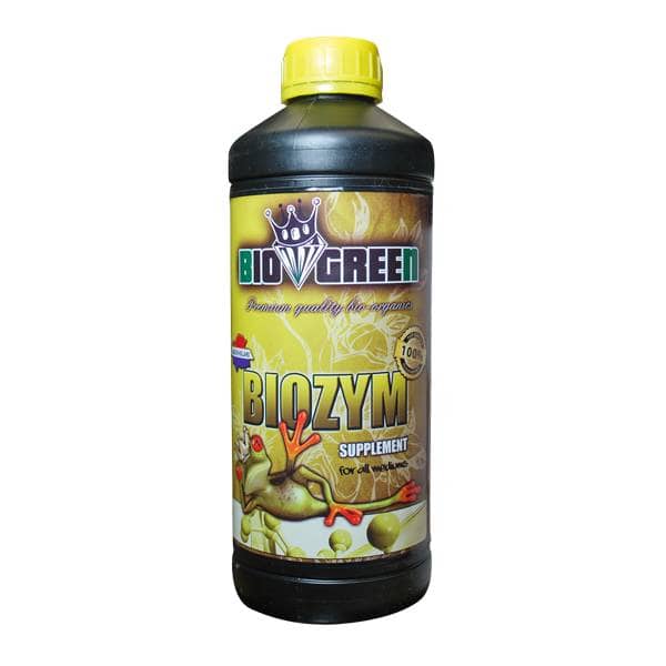 BIOZYME is een voedingssupplement voor alle soorten groenten. De fles bevat 1 liter biologisch product en is ontworpen voor gebruik in de biologische teelt. Het supplement bevordert de groei en gezondheid van planten. De verpakking is uitgevoerd in een duurzame, gebruiksvriendelijke kunststof met een schroefdop. De primaire kleur is geel met groene en bruin-tinten, met een duidelijke vermelding van het merk en productnaam. BIOZYME is vrij van synthetische stoffen en draagt bij aan een milieuvriendelijke teeltwijze.