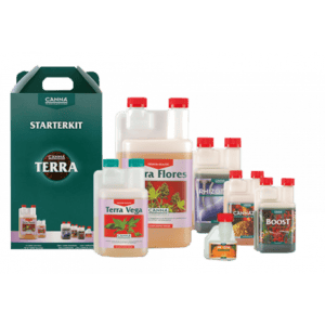 Starterkit van Canna Terra, bestaande uit zes flessen voedingsstoffen voor de tuinbouw. Inclusief Terra Vega en Terra Flores, beide in ruime verpakkingen, en aanvullingen zoals Rhizotonic, Cannazym, Boost en PK 13/14. Het pakket biedt een veelzijdige basis voor zowel de groeifase als de bloeifase van planten. De flessen zijn gemaakt van kunststof en zijn voorzien van gebruiksvriendelijke doppen. Geschikt voor zowel beginner als gevorderde kweker, met een focus op efficiënte, duurzame groei.