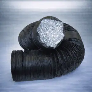 Flexibele ventilatieslang van zwart kunststof met een glanzende, reflecterende binnenzijde. De slang is ontworpen voor efficiënte luchtcirculatie en past in verschillende toepassingen, zoals ventilatiesystemen en afzuigsystemen. De compagnonmaat biedt veelzijdigheid voor installatie in woonruimtes of werkplaatsen. Het materiaal is duurzaam en kan worden gebruikt in diverse klimaatomstandigheden, waardoor het geschikt is voor milieuvriendelijke oplossingen.