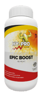 HY-PRO Epic Boost, een voedingssupplement voor hydrocultuur, stimuleert de celgeneratie met een NPK-verhouding van 1-8-7. De verpakking bevat een fles van 1 liter, vervaardigd uit kunststof. Dit product is speciaal ontwikkeld om de groei van planten in een hydrocultuursysteem te optimaliseren, met gebruik van superfosfaat voor verbeterde celproductie. De kleuren op de verpakking zijn helder geel, rood en wit, met opvallende grafische elementen die de merkidentiteit benadrukken.