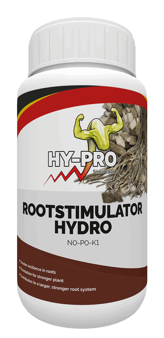 Rootstimulator Hydro van Hy-Pro is een vloeibaar product dat speciaal is ontworpen voor hydroponische toepassingen. Het stimuleert de groei van een sterk en veerkrachtig wortelstelsel bij planten. Deze formulering bevat belangrijke voedingsstoffen en primaire elementen, wat bijdraagt aan een grotere plantgezondheid. De fles is verpakt in een praktische plastic verpakking met een inhoud van 1 liter. Het product is milieuvriendelijk en vrij van fosfor, wat het geschikt maakt voor duurzame tuinbouw.