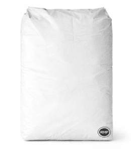 Zwart creatieve compost verpakt in een grote, witte zak. De zak heeft een eenvoudig, strak design en bevat compost van hoge kwaliteit. Geschikt voor gebruik in tuinieren en planten, bevorderend voor de groei van vegetatie. De inhoud is ideaal voor het verbeteren van de bodemstructuur en waterretentie. Deze compost voldoet aan milieuvriendelijke normen.