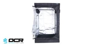 Optimum Climate Room (OCR) van Green Trading XXL is een kweekruimte gemaakt van zwarte, duurzame materialen. De binnenzijde is uitermate reflecterend, waardoor licht optimaal benut wordt. De ruimte is ontworpen voor efficiënt gebruik in tuinbouw en is geschikt voor zowel hobby- als professionele kwekers. De afmetingen bieden voldoende ruimte voor planten en accessoires. Deze kweekruimte bevordert een gecontroleerd klimaat, wat bijdraagt aan de groei van gezonde gewassen. Het ontwerp is eenvoudig op te zetten en past goed in diverse omgevingen.