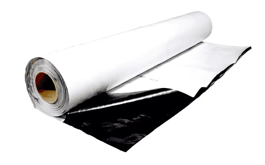 Duurzame, dubbelzijdige landbouwfolie met een witte bovenlaag en een zwarte onderlaag. Deze folie, geproduceerd van hoogwaardige materialen, is ontworpen voor gebruik in de tuinbouw en biedt bescherming aan gewassen. De rol heeft een standaardformaat, ideaal voor diverse toepassingen in zowel professionele als particuliere tuinen. Door het gebruik van milieuvriendelijke materialen draagt deze folie bij aan een duurzame teeltpraktijk.