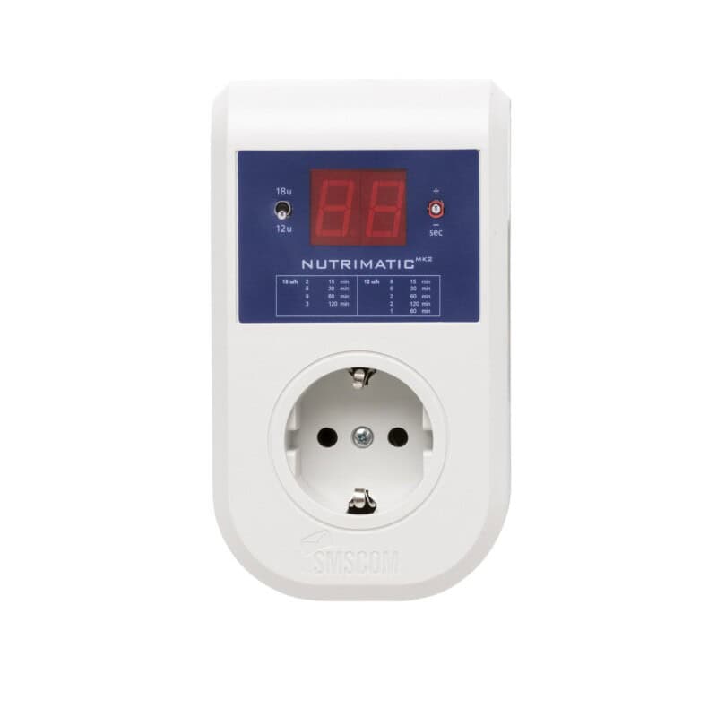 NUTRIMATIC MK2, een digitale tijdschakelaar, geschikt voor gebruik bij het aansteken van kweeklampen. Het apparaat heeft een witte behuizing en een helder digitaal display dat tijd en instellingen toont. De tijdschakelaar kan worden ingesteld voor verschillende tijdsintervallen, variërend van 15 minuten tot 120 minuten. Ideaal voor het optimaliseren van groeicycli in een kweekomgeving, en draagt bij aan energie-efficiëntie. Gemaakt van kunststof, met een standaard EU-stopcontact voor eenvoudige aansluiting.