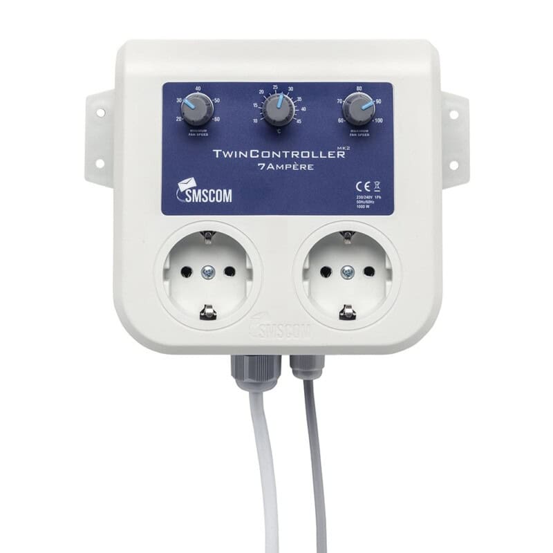 **TwinController MK2 (7 Ampère)**Elektronische regelaar voor ventilatoren met twee aansluitingen. Het apparaat heeft draaiknoppen voor het aanpassen van de ventilatorsnelheid (van 0 tot 100) en indicatorlampjes. Geschikt voor gebruik met een capaciteit van maximaal 1000 watt en ontworpen voor netspanningen tussen 230 en 240 V. Het ontwerp is compact en geschikt voor binnengebruik. Duurzaam en energiezuinig, ideaal voor het beheer van ventilatie in diverse omgevingen.