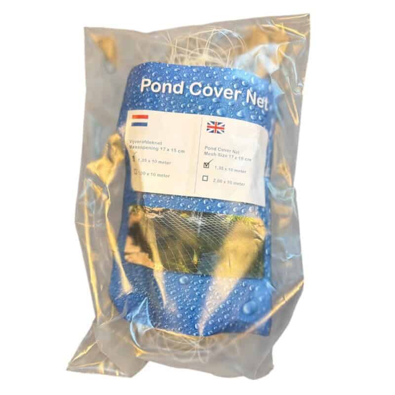 Vijverafdekmateriaal met een maasopening van 17 x 15 cm, geschikt voor het afdekken van vijvers. Het product is verpakt in een doorzichtige zak en verkrijgbaar in twee maten: 1,35 x 10 meter en 2,00 x 10 meter. Het biedt een duurzame oplossing voor het beschermen van vijvers tegen bladeren en vuil, en is gemaakt van een milieu-vriendelijk materiaal.