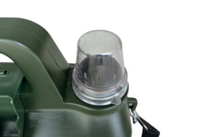 Groene tuinmachine met waarschuwingslicht en controlelampje voor veiligheid.