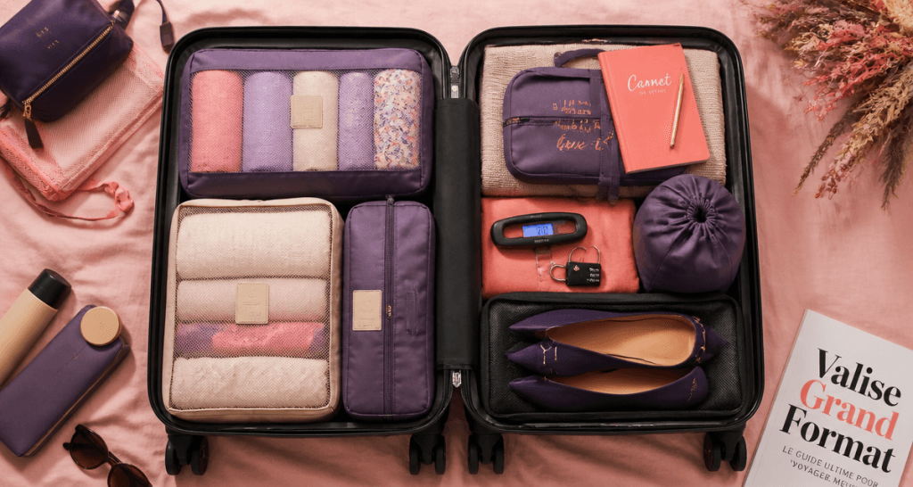 valise grand format ouverte et organisée