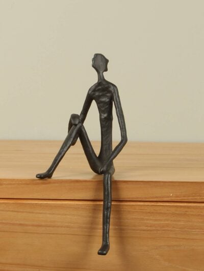 Beeld voor binnen – Antraciet – Metaal – Persoon 1 knie omhoog – 25x9x11 cm