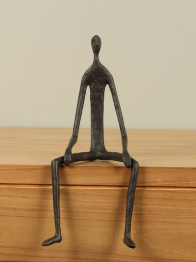 Beeld voor binnen – Antraciet – Metaal – Persoon Zit – 28x12x10 cm