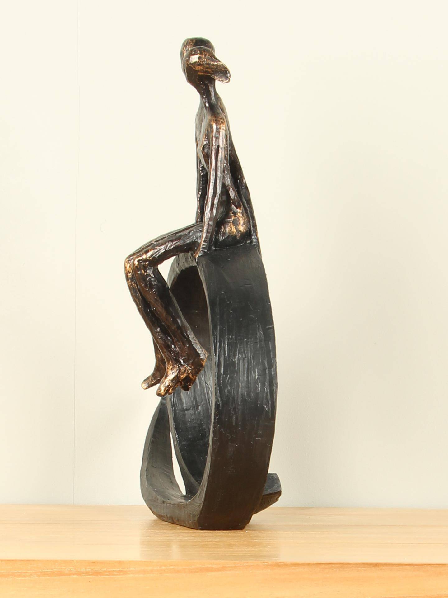 Beeld voor binnen - Bronskleurig - Polystone - In beweging - 35x30x12 cm - Afbeelding 3