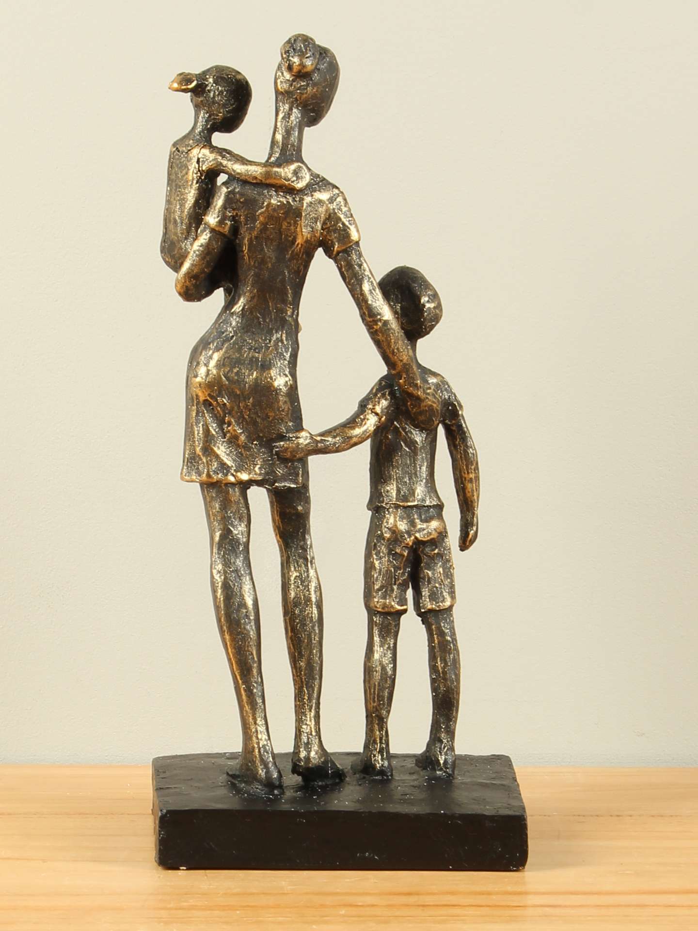 Beeld voor binnen - Bronskleurig - Polystone - Moeder met 2 kinderen - 27x12x5 cm - Afbeelding 2
