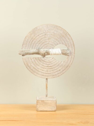 Beeld voor binnen – Grijs – Kunsthars – Schijf Ethno – 38x26x9 cm