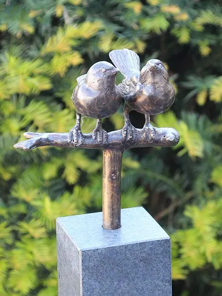 Beeld voor binnen of buiten - Brons - 2 Mussen op Tak - 17x15x10 cm