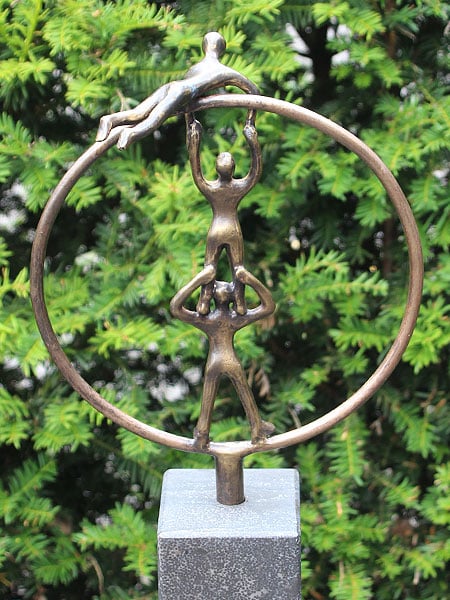 Beeld voor binnen of buiten - Brons - 3 Mensen in Cirkel - Afbeelding 4