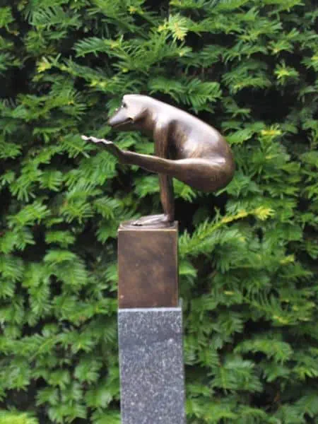 Beeld voor binnen of buiten - Brons - Kikker Jump op blokje - 26x40x18 cm - Afbeelding 3