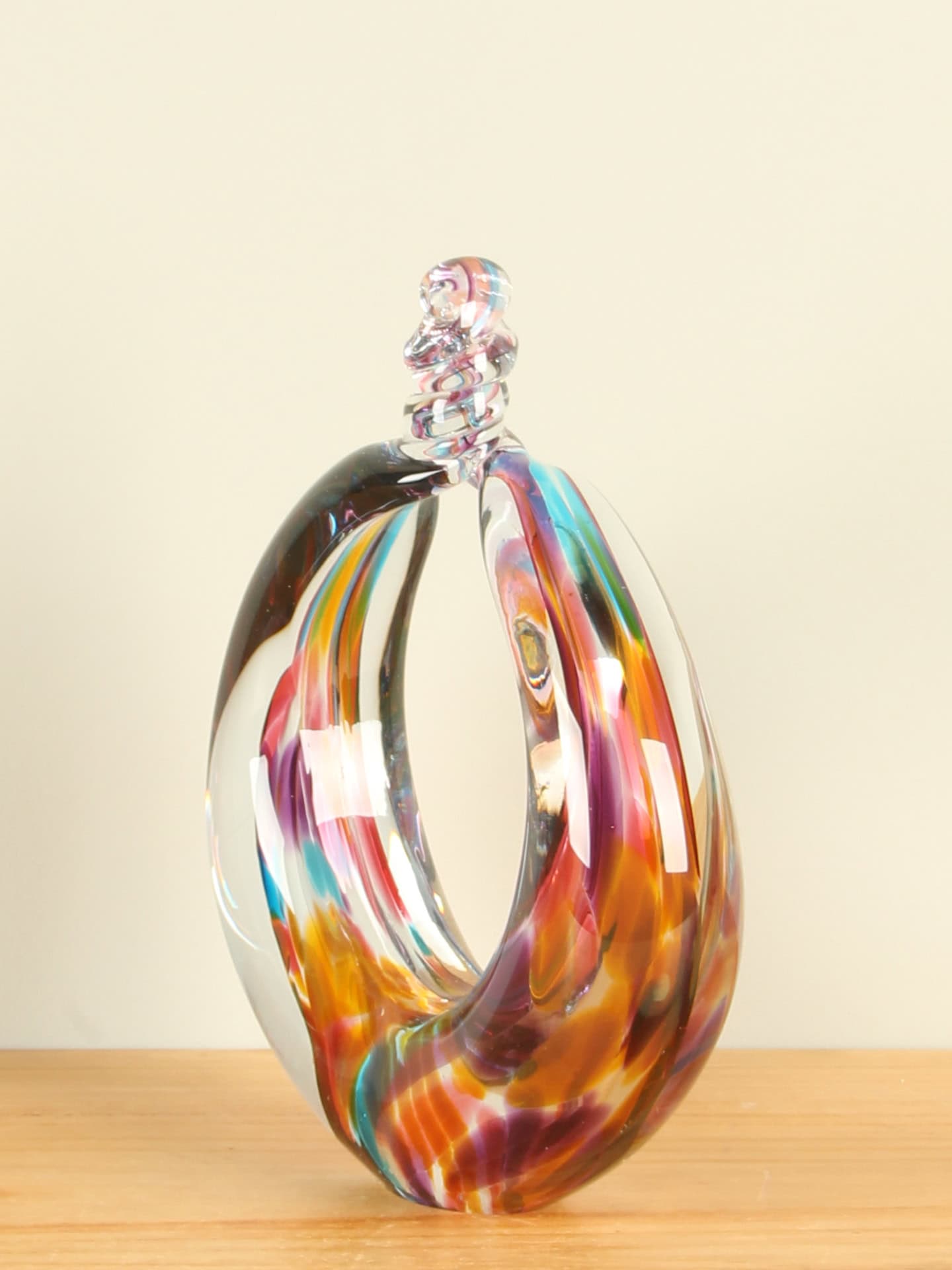 Glassculptuur - Multicolor - Glas - ring met knoop geel/blauw, 28 cm - 28x23x8 cm - Afbeelding 2