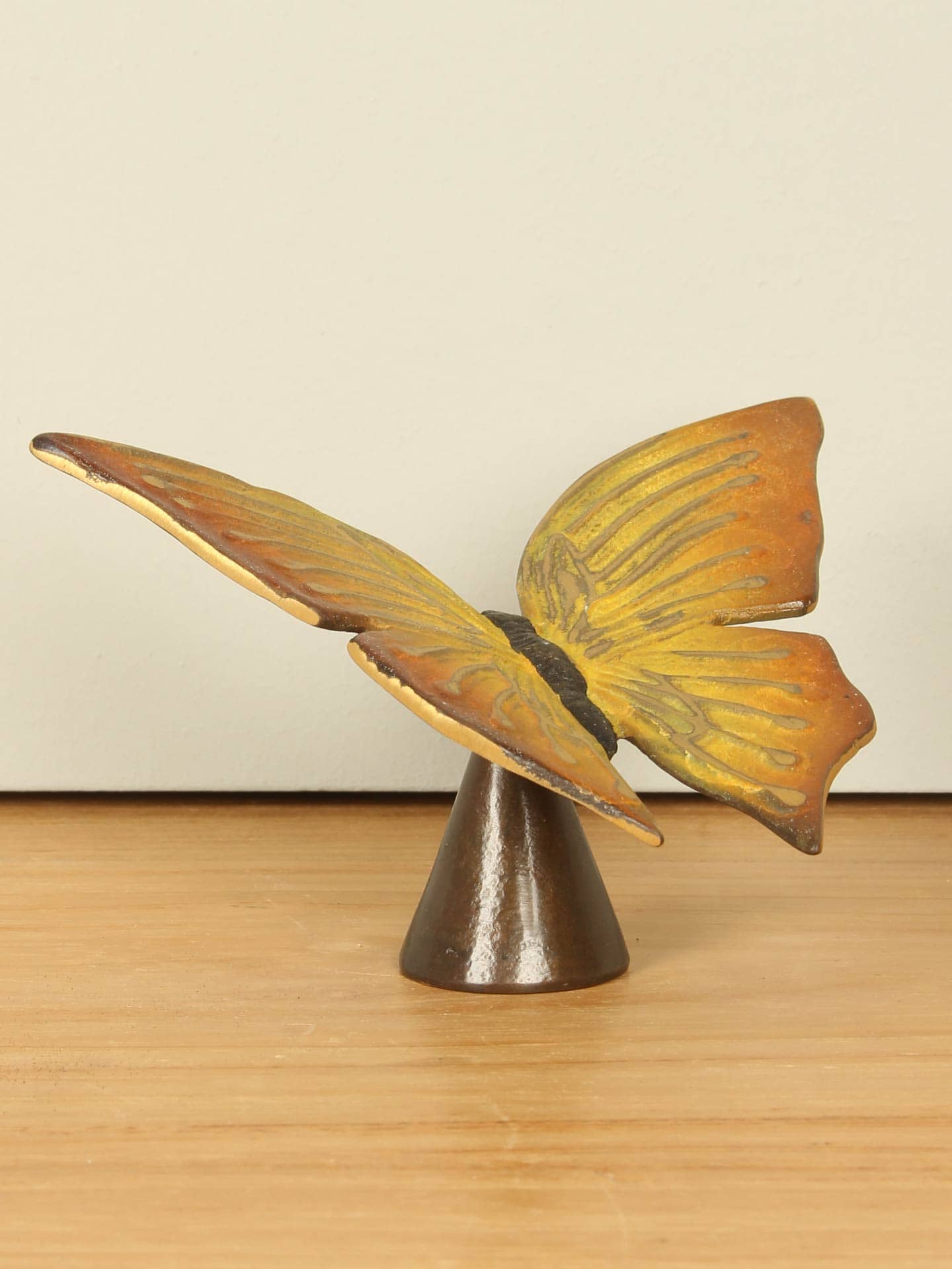 Herdenking - Geel - Brons - Vlinder geel - 8x11x12 cm - Afbeelding 4