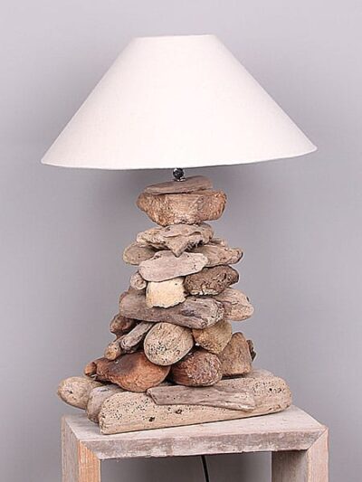 Houtdecoratie – Lichtbruin – Drijfhout – Schemerlamp met lampenkap écru – 60x30x20 cm