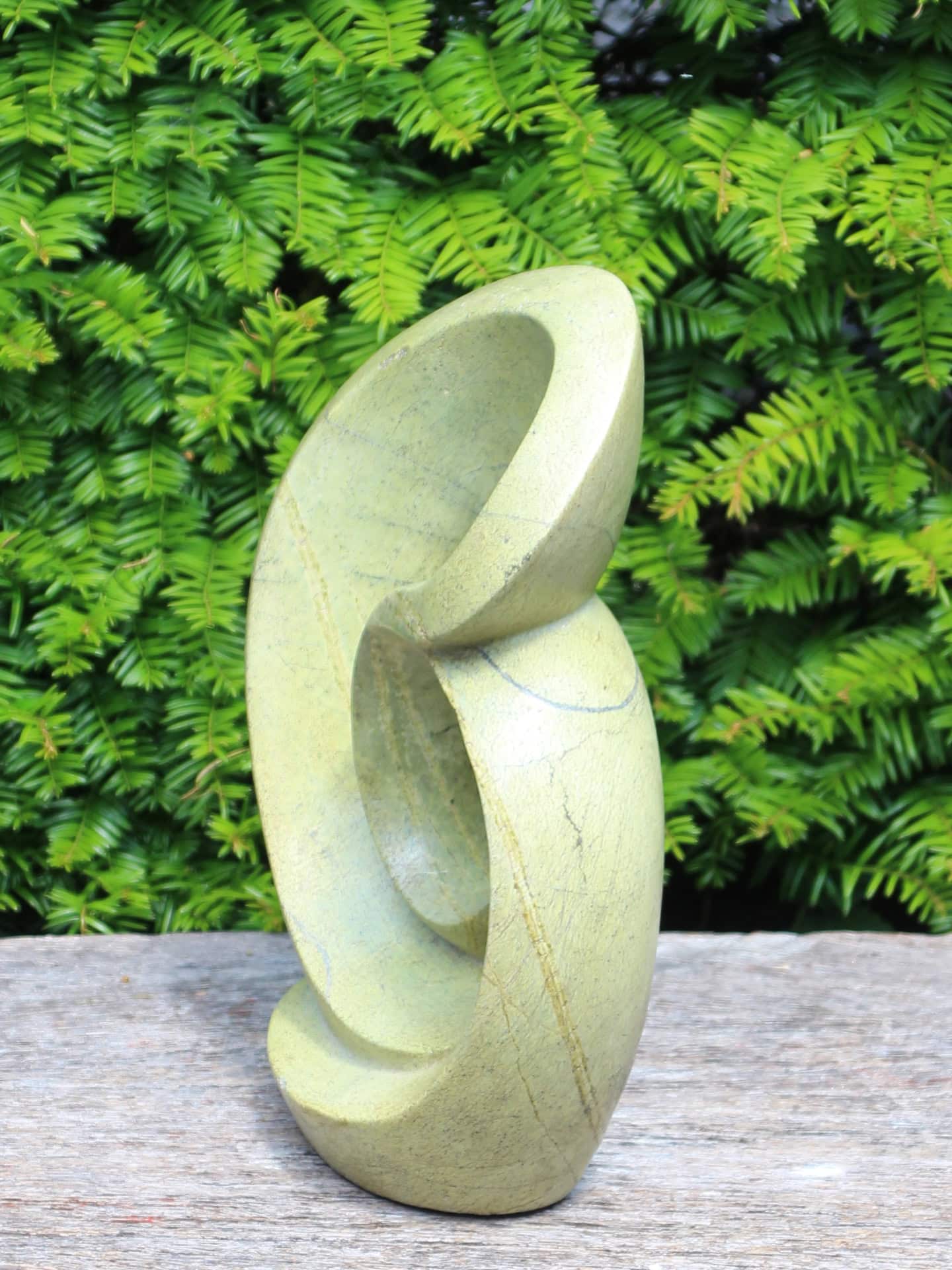 Tuinbeeld - Cheetah jade - Lichtgroen - Natuursteen - In love - 29x21x9 cm - Afbeelding 2