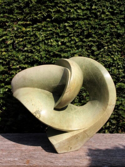 Tuinbeeld – Cheetah jade – Lichtgroen – Natuursteen – Lilly – 50x56x27 cm