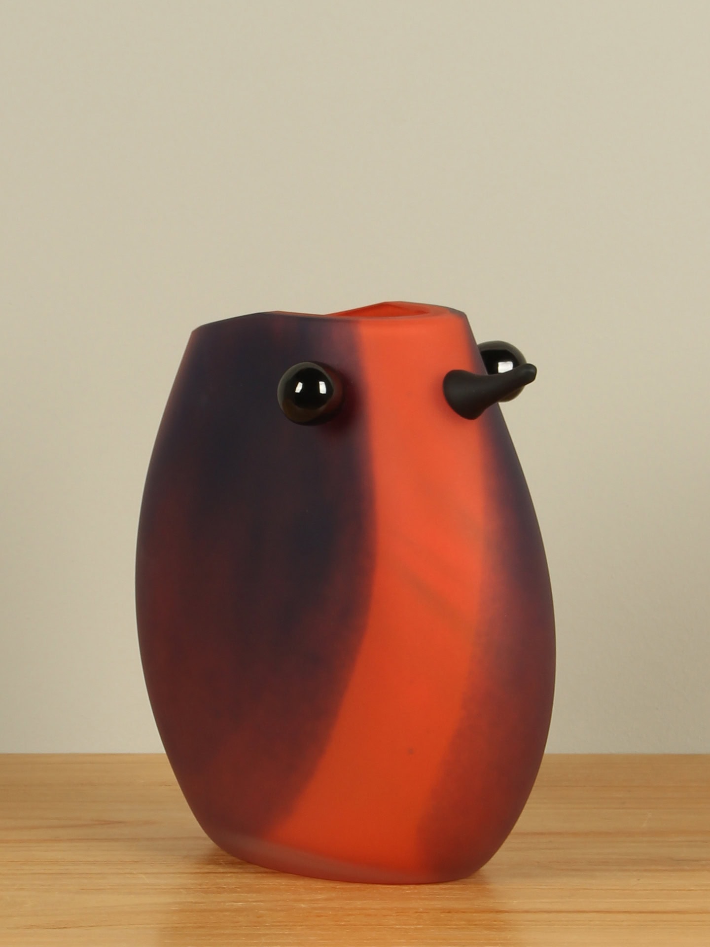 Vaas, Glaskunst - Mat rood - Glas - Vogel - 24x25x9 cm