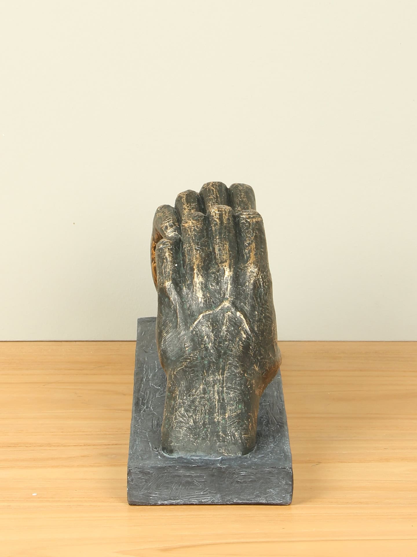 Beeld voor binnen - Bronskleurig - Polystone - Hart uit handen - 15x36x10 cm - Afbeelding 4