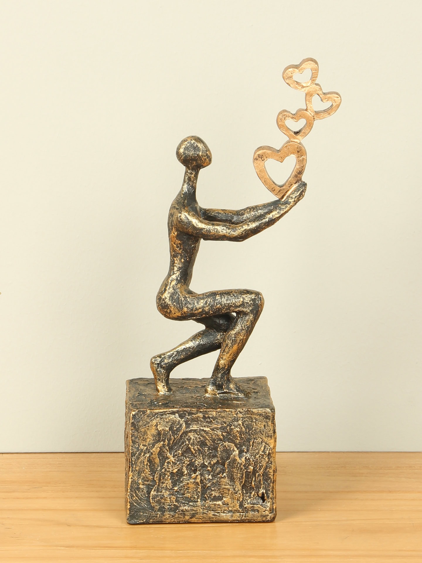 Beeld voor binnen - Bronskleurig - Polystone - Liefde doorgeven - 24x10x7 cm - Afbeelding 3