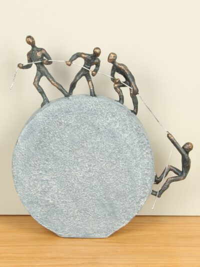 Beeld voor binnen – Bronskleurig – Polystone – Samen bereiken we meer – 35x31x5 cm