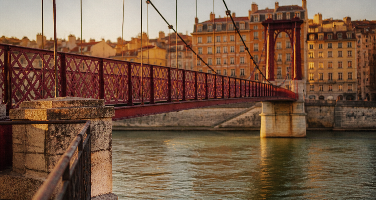 passerelle saint vincent lyon vue dorée