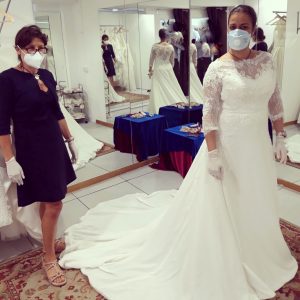 &nbsp;>thisisjustarandomplaceholder<novia-mascarilla-eligiendo-vestido-novia-innovias(1) | Iberian Press®&nbsp;