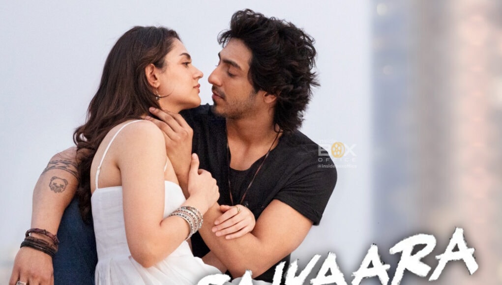 saiyara feature Intimate moment between a young couple with love and passion, showcasing romantic chemistry in an urban city setting for the movie Saiyara.