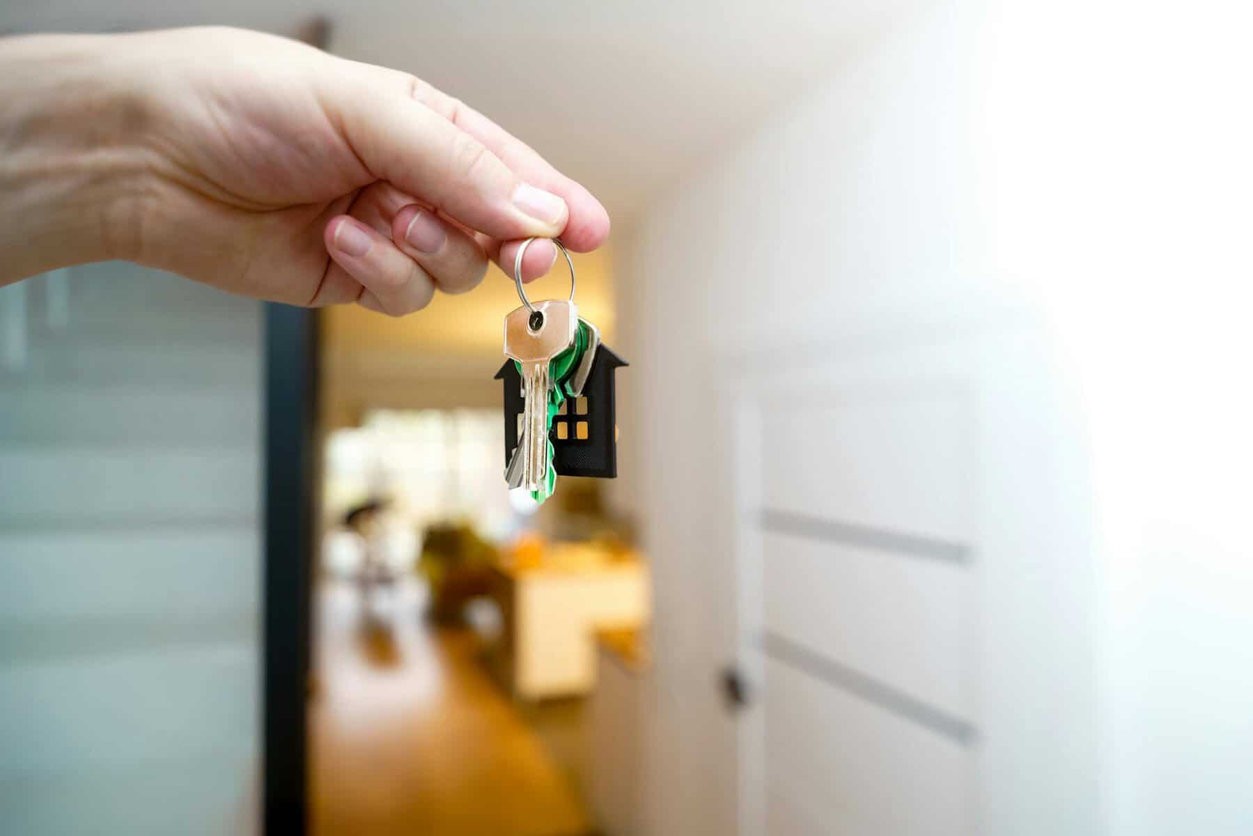 Las Vegas rent to price ratio for investors, agent holding new home keys
