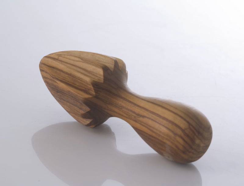 Handgefertigtes Holzwerkzeug aus Ischler Holzhandwerk, traditionell und langlebig.