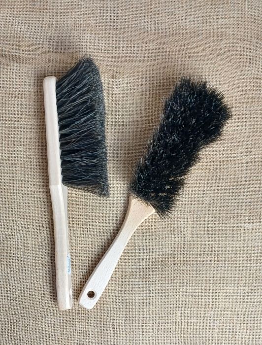 Hochwertige Holzbürsten für die professionelle Reinigung im Holzhandwerk und Heimwerkerbereich.