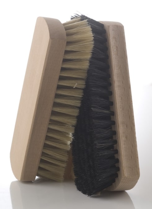 2-in-1 Holz- und Streichbürste für Holzarbeiten, vielseitiges Reinigungswerkzeug im Handwerk.