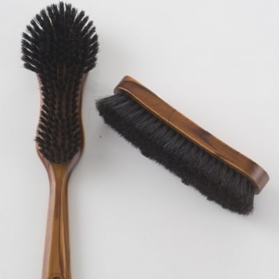 Kleider- und Möbelbürste