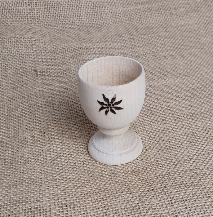 Holzscheibe mit Blumenmuster, handgefertigt aus Ischler Holzhandwerk.