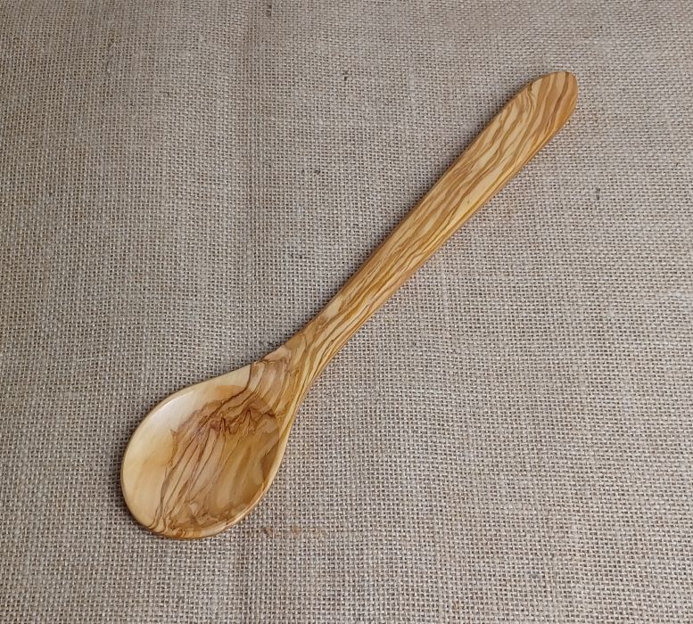 Hochwertiger handgefertigter Holzlöffel aus Naturholz für Küche und Dekoration.